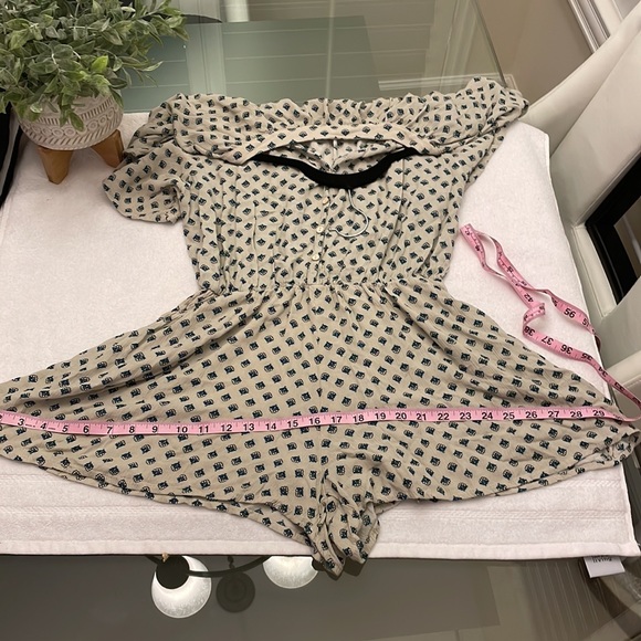 Miou Muse Anthropologie V Neck Button Up sz S EUC Short Sleeve Romper Modest - Picture 14 of 16